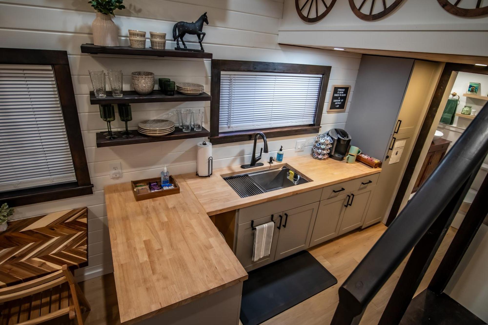 Unique Tiny Minutes From Downtown