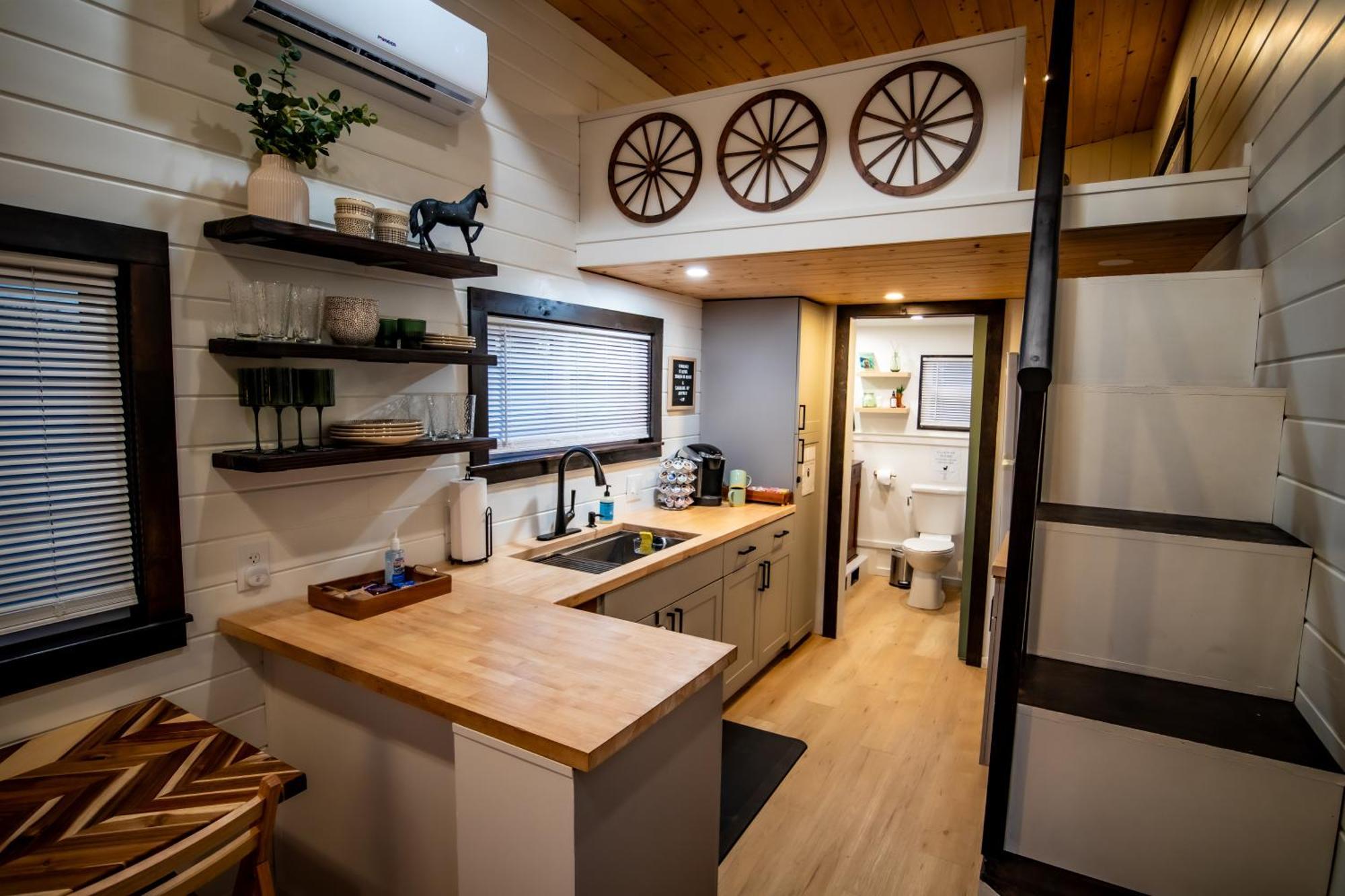 Unique Tiny Minutes From Downtown Holiday home *