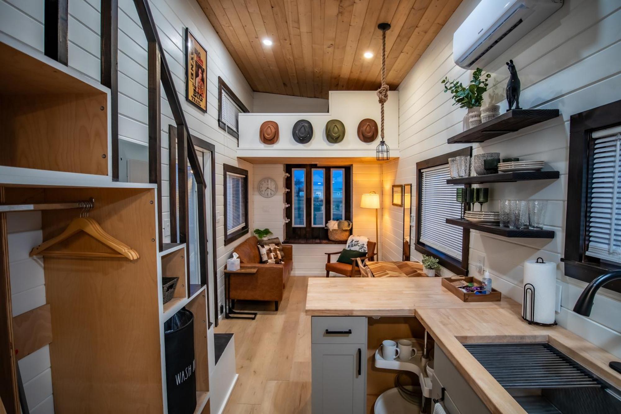Unique Tiny Minutes From Downtown